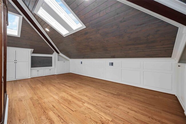 Building Photo - 4031 Fernwood Dr