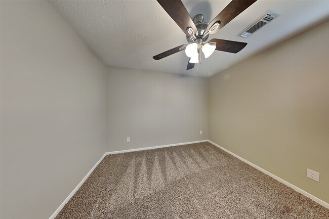 Building Photo - 15142 Red Cedar Cove Ln