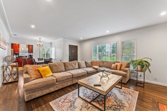 Building Photo - Beautiful 3 bed 2 Bath + Bonus Room home + Yard  in Old Torrance!