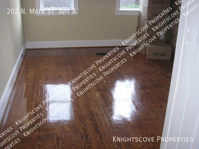 Building Photo - 202 N Main St