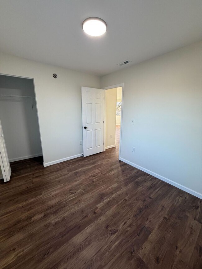 Building Photo - 2080 E 5th Ave