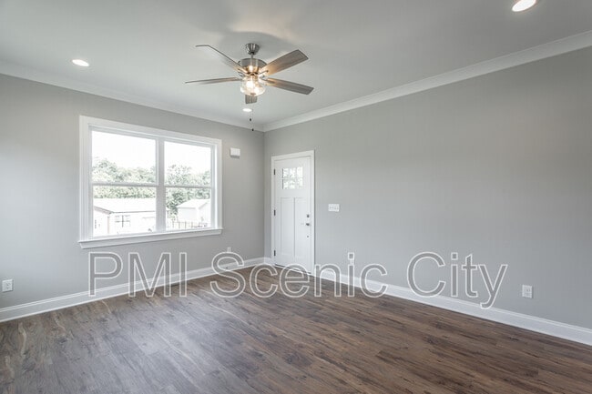 Building Photo - 2631 Rogers Dr SE