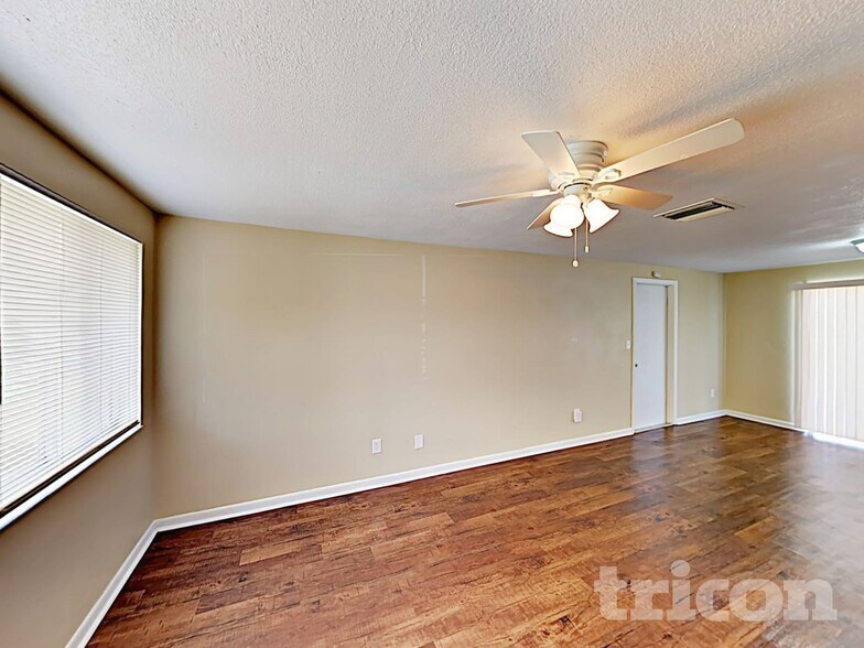 Building Photo - 8213 Greenleaf Cir
