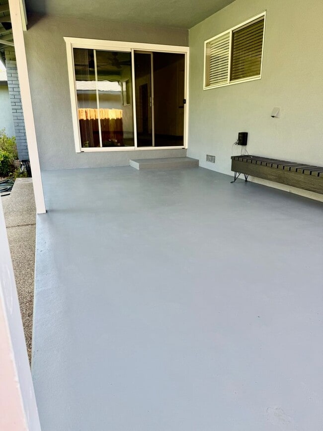 Building Photo - Beautiful remodeled home