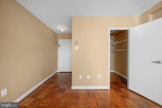 Building Photo - 6641 Wakefield Dr