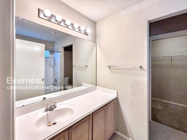 Building Photo - 14903 Sunset Bay Ct