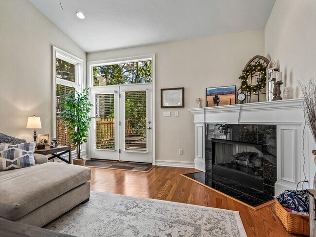 Building Photo - 1633 Cross Pointe Way