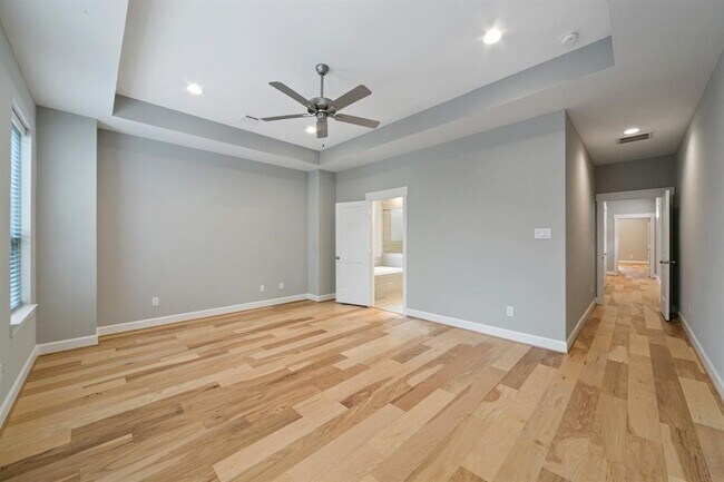 Building Photo - 1121 E 27th St