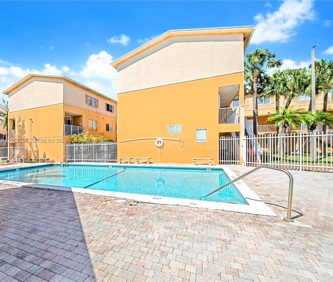 Building Photo - 6235 SW Kendale Lakes Cir