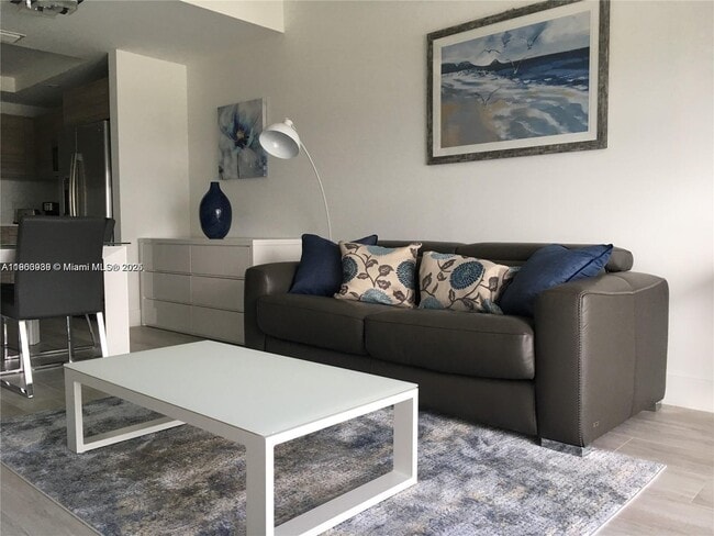 Primary Photo - 121 NE 34th St