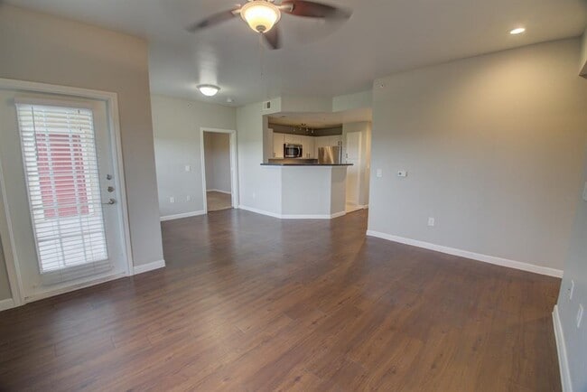 Building Photo - 2320 Gracy Farms Ln