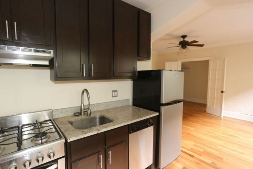 Building Photo - 4731 N Hermitage Ave