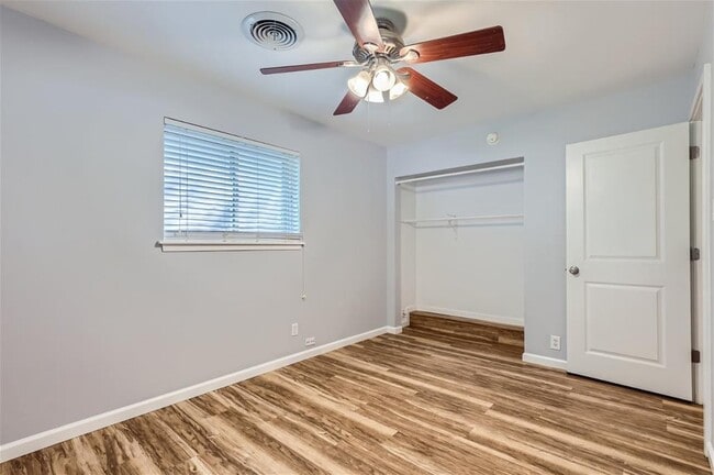Building Photo - 8014 Vinewood Ln