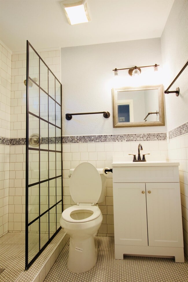 Building Photo - 231 Addax Dr
