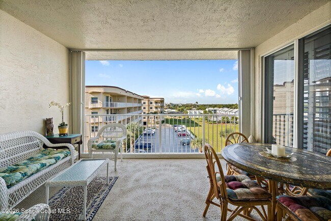 Building Photo - 601 Shorewood Dr