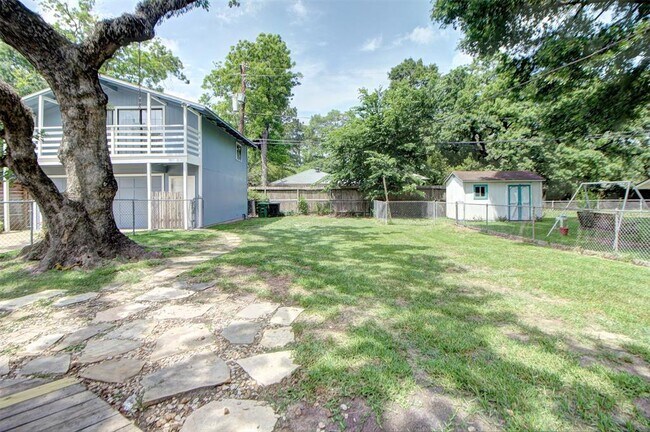 Building Photo - 950 Lamonte Ln