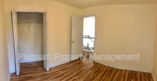 Building Photo - 3335 Woodside Ct