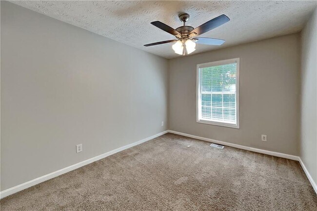 Building Photo - 3945 Piper Glen Dr NE