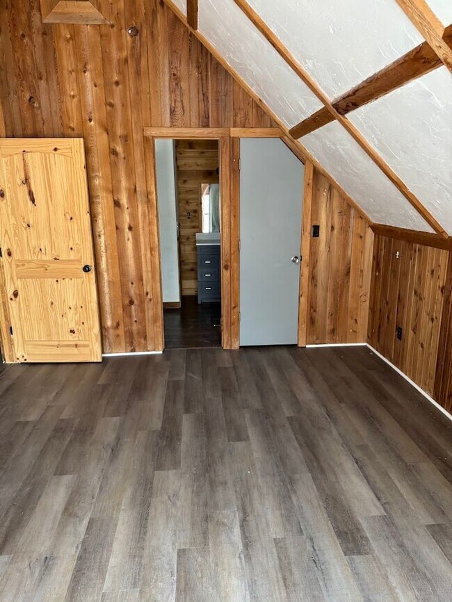 Building Photo - 2 Homes on 6-acres!