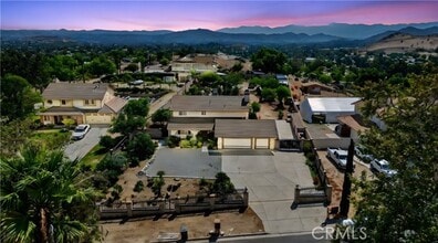 Building Photo - 10728 Valley Dr