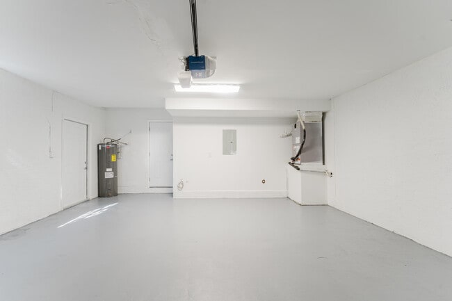 Building Photo - 665 Jeffery St