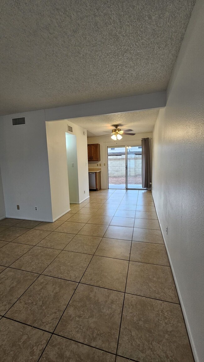 Building Photo - 6257