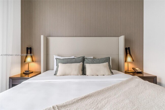 Building Photo - 4010 S Ocean Dr