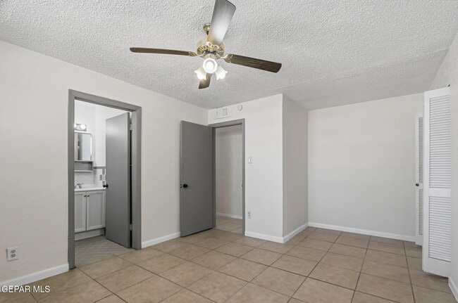 Building Photo - 1105 N Clark Dr