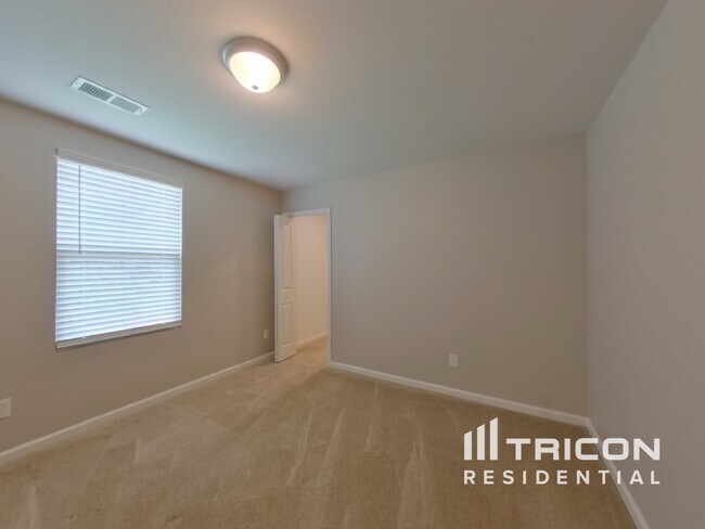 Building Photo - 120 Castlebrook Dr