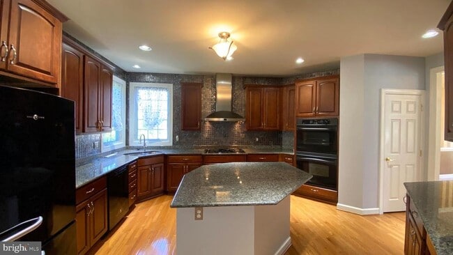 Building Photo - 3325 Dondis Creek Dr