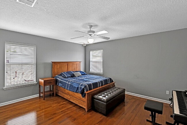Building Photo - Welcome to your Florida lifestyle! 5 bedro...