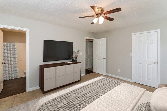 Building Photo - 2735 Holly Berry Dr
