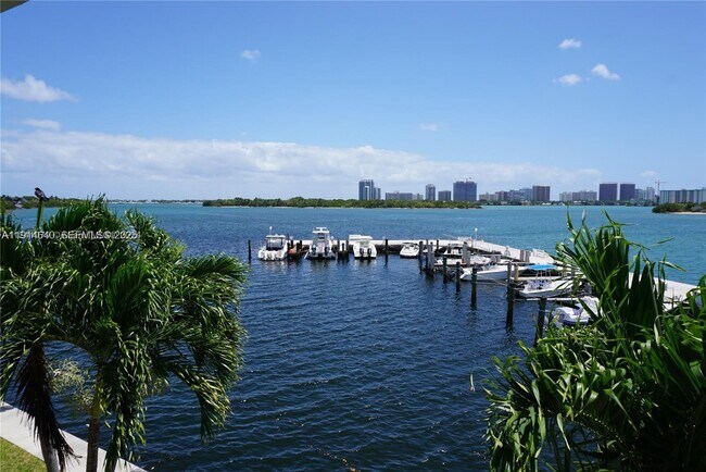 Building Photo - 2700 NE 135th St