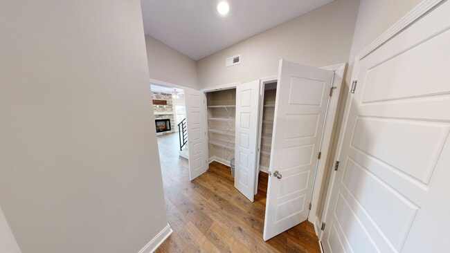 Building Photo - 2075 Ireland Wy