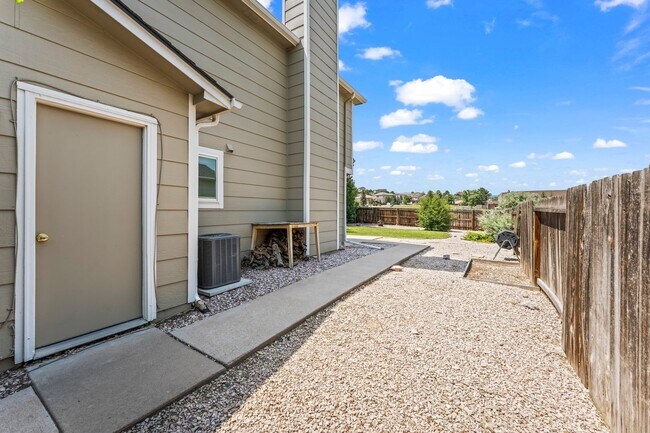 Building Photo - Beautiful 4 Bedroom Broadmoor Glen home - (D12 Schools)