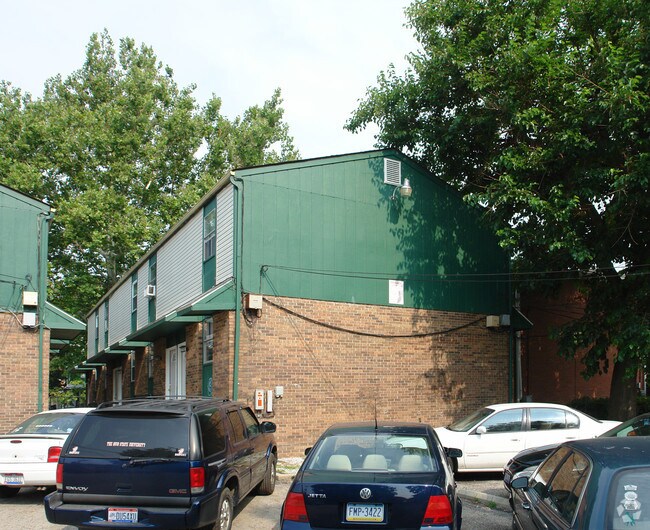 Building Photo - 1454 Highland St
