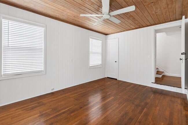 Building Photo - 236 Greymon Dr