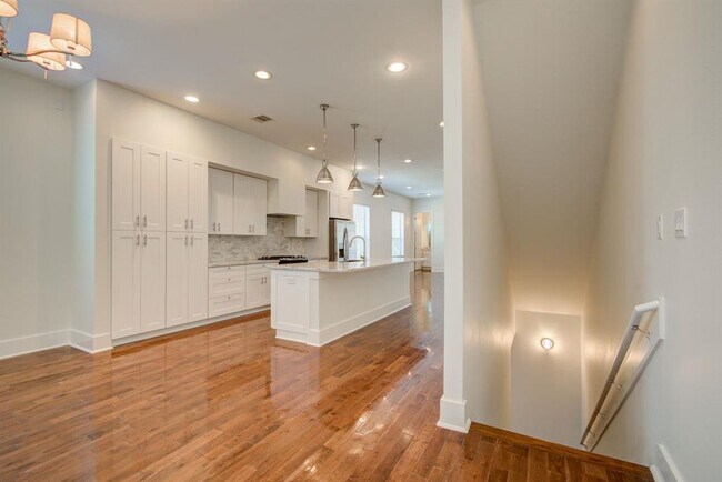 Building Photo - 1721 Thompson St