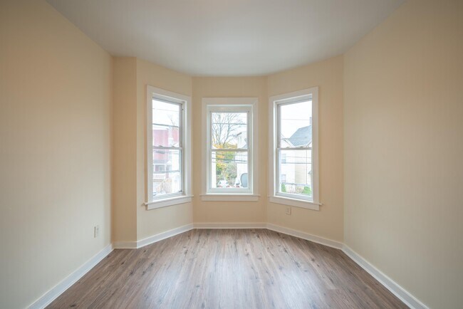 Building Photo - 217 Rosette St