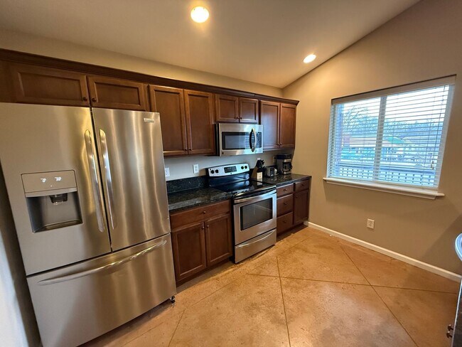 Building Photo - Nowells Subdivision Town Homes - Fully Furnished and Utilities Included