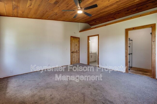 Building Photo - 5800 McKinley Dr