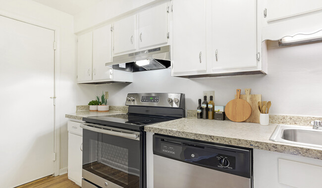 Your new kitchen has plenty of cabinet spaces - Wexford Village Apartment Homes