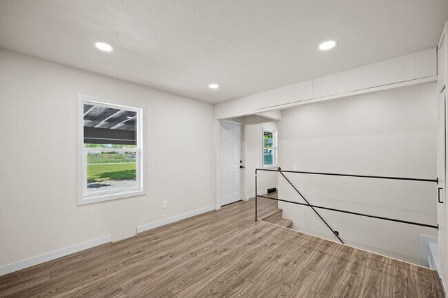 Building Photo - Gorgeous North Side Home With Shop!