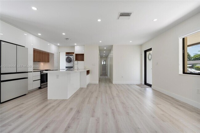 Building Photo - 255 Grant Dr
