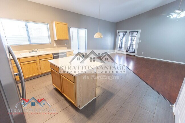 Building Photo - 1015 E Brentrup Dr