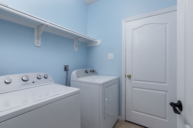 Building Photo - 28610 Hidden Cove Dr
