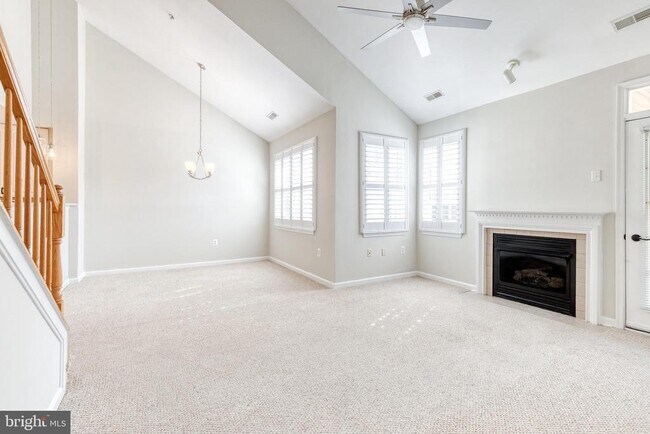 Building Photo - 400 Symphony Cir