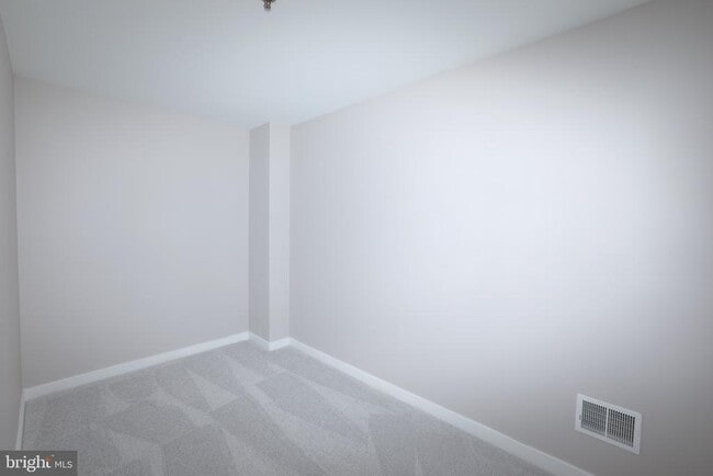 Building Photo - 1641 International Dr