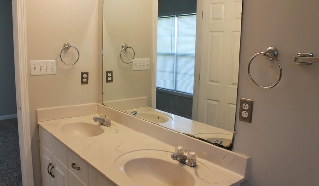 Building Photo - 1577 Autumn Dr