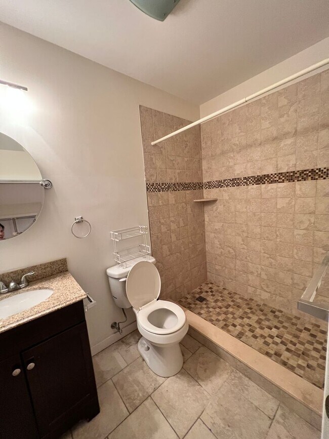 Building Photo - 530 N 36th St